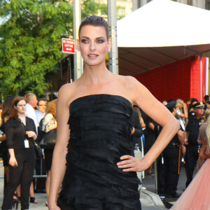 Linda Evangelista - Arrivée des people à la soirée "CFDA Fashion Awards" à New York.