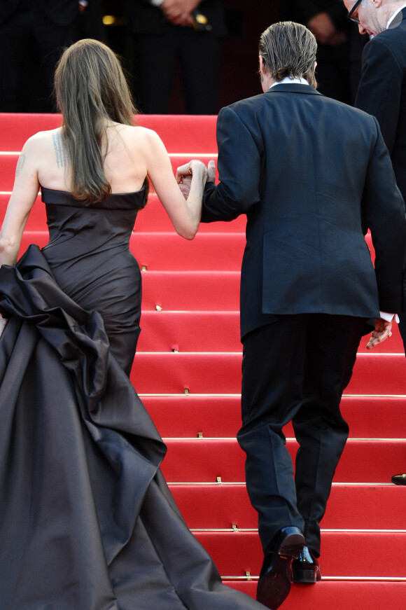 Brad Pitt et Angelina Jolie - Montée des marches pour le film "The Tree of Life", 64ème festival de Cannes.