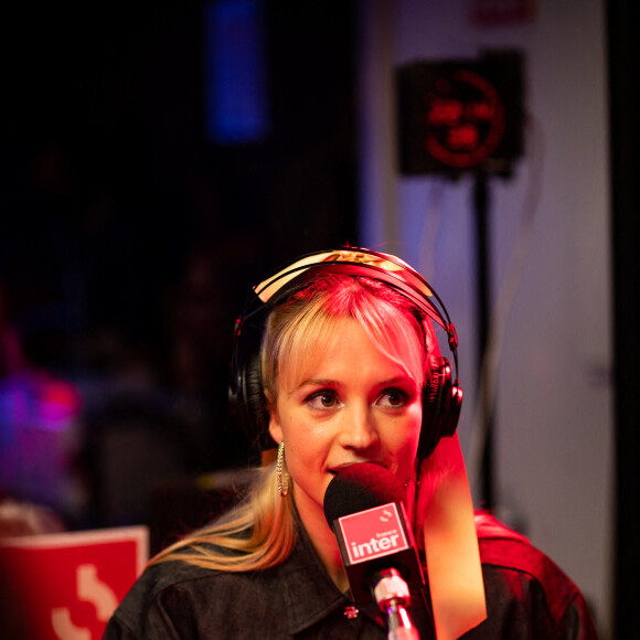 Exclusif - Angèle (Angèle Van Laeken) en backstage lors la 37ème cérémonie des Victoires de la musique à la Seine musicale de Boulogne-Billancourt, le 11 février 2022. © Tiziano Da Silva / Cyril Moreau / Bestimage 