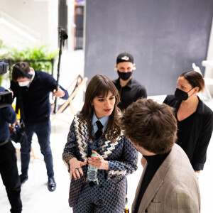 Exclusif - Clara Luciani (Artiste féminine de l'année et Album de l'année pour "Coeur") en backstage lors la 37ème cérémonie des Victoires de la musique à la Seine musicale de Boulogne-Billancourt, le 11 février 2022. © Tiziano Da Silva / Cyril Moreau / Bestimage 