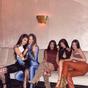 Contre Kanye West, Kim Kardashian et ses soeurs Kourtney, Khloé, Kendall et Kylie font front commun !