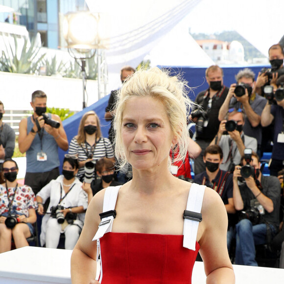 Marina Foïs au photocall du film La fracture lors du 74ème festival international du film de Cannes le 10 juillet 2021 © Borde / Jacovides / Moreau / Bestimage 