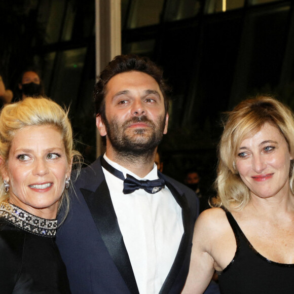 Marina Foïs, Pio Marmaï, Valeria Bruni Tedeschi - Montée des marches du film " La fracture " lors du 74ème Festival International du Film de Cannes. Le 9 juillet 2021 © Borde-Jacovides-Moreau / Bestimage 