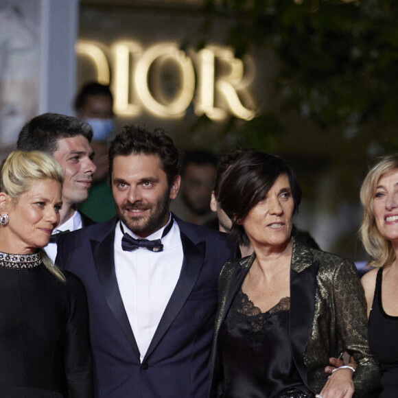 Elisabeth Perez, Marina Foïs, Pio Marmaï, Catherine Corsini, Valéria Bruni Tedeschi, Aissatou Diallo Sagnan - Montée des marches du film " La fracture " lors du 74ème Festival International du Film de Cannes. Le 9 juillet 2021 © Borde-Jacovides-Moreau / Bestimage 
