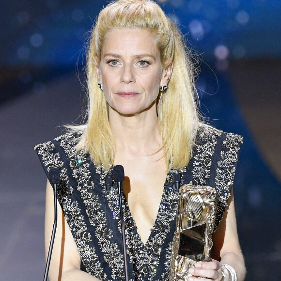 Marina Foïs, maîtresse de cérémonie sur scène lors de la 46ème cérémonie des César à l'Olympia à Paris. © Pierre Villard/ Pool / Bestimage 