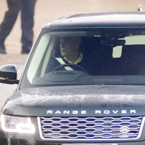 Le prince Andrew, duc d'York, et Sarah Ferguson, duchesse d'York, en voiture à la sortie du château de Windsor, le 15 janvier 2022.