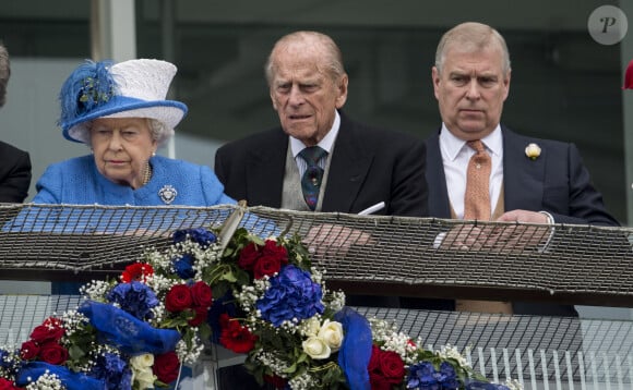 La reine Elisabeth II et son mari et le prince Philip, Duc d'Edimbourg avec le prince Andrew, duc d'York - La reine Elisabeth II d'Angleterre assiste au Derby d'Epsom 2016, course hippique à Epsom le 4 juin 2016.