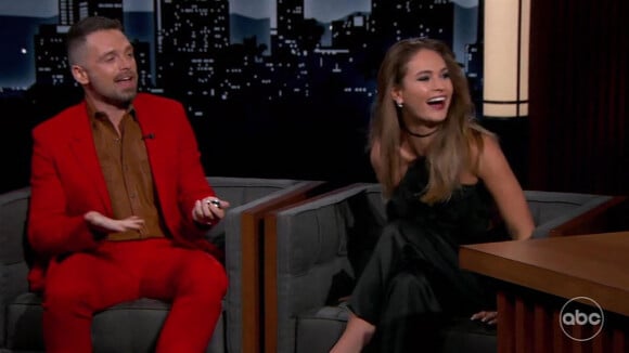 Sebastian Stan et Lily James sur le plateau de l'émission "The Tonight Show Starring Jimmy Fallon" à New York, le 1er février 2022.