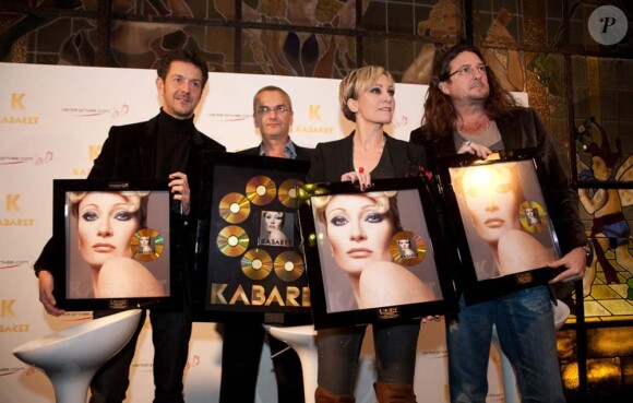 Patricia Kaas reçoit un disque d'or pour l'album Kabaret au Casino de Paris, le 8 janvier 2010 !