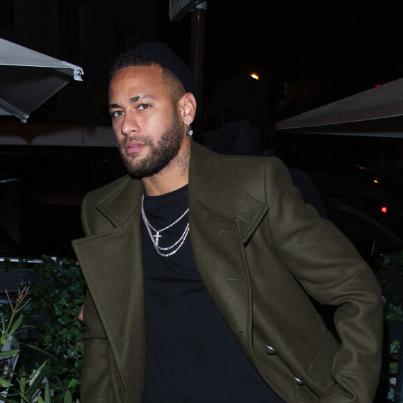 Exclusif - Neymar Jr. arrive à l'anniversaire de C.Bruna (27 ans) au restaurant Giusé Trattoria à Paris, France, le 1 octobre 2021. © Tiziano Da Silva-Pierre Perusseau/Bestimage