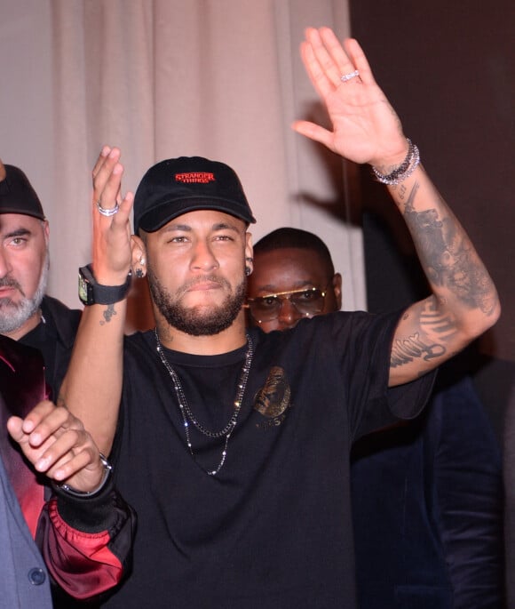 Neymar Jr - Cindy Bruna fête ses 25 ans au Lutetia "Pop Up" club, soirée organisée par Five Eyes Production. © Rachid Bellak / Bestimage
