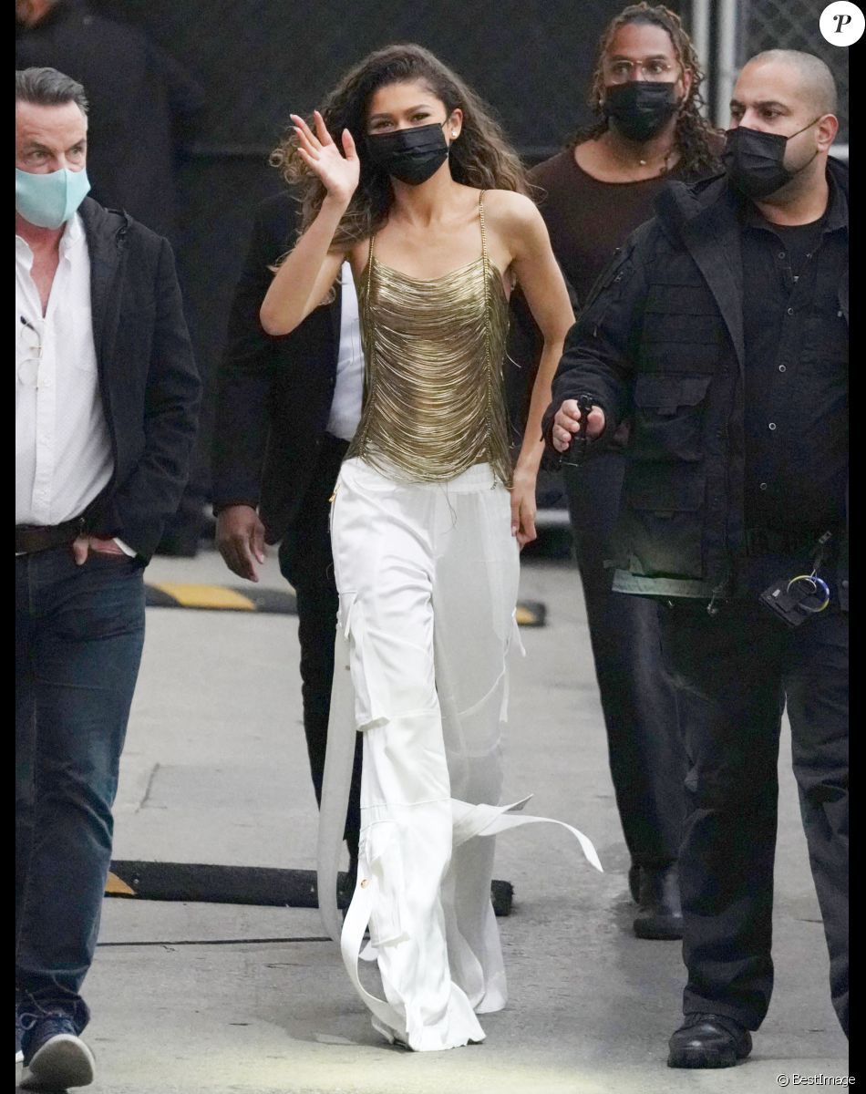 Zendaya Coleman arrive à l'émission "Jimmy Kimmel Live!" au El Capitan Entertainment Centre à Hollywood, Los Angeles, Californie, Etats-Unis, le 13 décembre 2021.