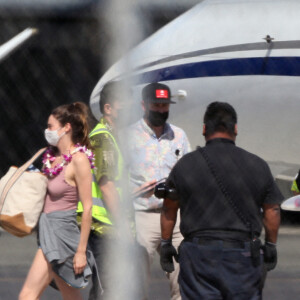 Exclusif - Shailene Woodley et Aaron Rodgers arrivent à Honolulu le 17 mai 2021. 