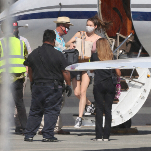 Exclusif - Shailene Woodley et Aaron Rodgers arrivent à Honolulu le 17 mai 2021. 