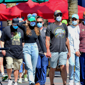 Exclusif - Shailene Woodley et Aaron Rodgers ont passé le week-end de Pâques au parc Disney World à Orlando le 3 avril 2021. 