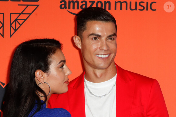 Cristiano Ronaldo et sa compagne Georgina Rodriguez à la soirée MTV European Music Awards au FIBES Conference and Exhibition Centre à Séville en Espagne.