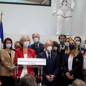 La candidate LR à la présidentielle 2022, Valérie Pécresse inaugure avec son équipe de campagne dirigée par Patrick Stefanini et ses anciens rivaux à l'investiture, Xavier Bertrand, Eric Ciotti et Michel Barnier, son QG de campagne, "La Fabrique" dans le 17ème arrondissement de Paris, France, le 4 janvier 2022