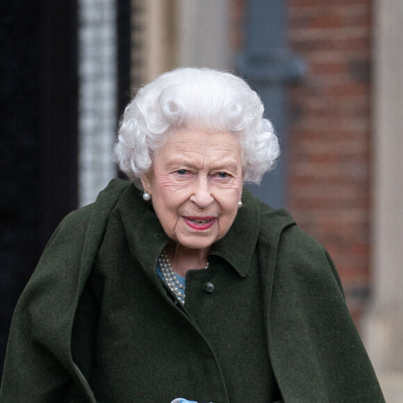 La reine Elisabeth II quitte Sandringham House, qui est la résidence de la reine à Norfolk, après une réception avec des représentants de groupes communautaires locaux pour célébrer le début du Jubilé de platine. Le 5 février 2022. 