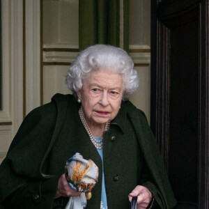 La reine Elisabeth II quitte Sandringham House, qui est la résidence de la reine à Norfolk, après une réception avec des représentants de groupes communautaires locaux pour célébrer le début du Jubilé de platine. Le 5 février 2022. 