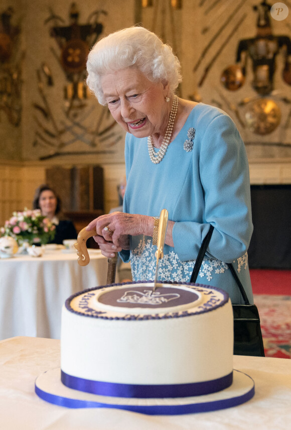 La reine Elisabeth II quitte Sandringham House, qui est la résidence de la reine à Norfolk, après une réception avec des représentants de groupes communautaires locaux pour célébrer le début du Jubilé de platine Le 5 février 2022. 