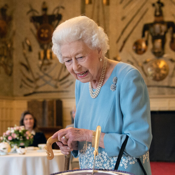 La reine Elisabeth II quitte Sandringham House, qui est la résidence de la reine à Norfolk, après une réception avec des représentants de groupes communautaires locaux pour célébrer le début du Jubilé de platine Le 5 février 2022. 