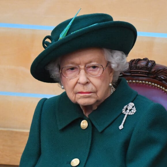 La reine Elisabeth II d'Angleterre, le prince Charles, prince de Galles, et Camilla Parker Bowles, duchesse de Cornouailles, au Parlement écossais à Edimbourg, Ecosse, Royaume Uni, le 2 octobre 2021.