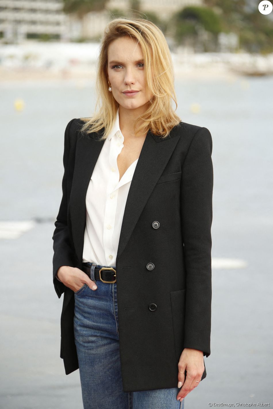 Ana Girardot de la série TOTEMS Photocall sur le ponton de l'Hôtel