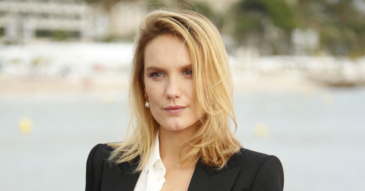 Ana Girardot de la série TOTEMS Photocall sur le ponton de l'Hôtel