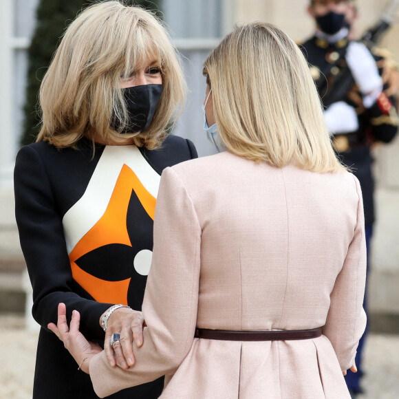 Le président de la république française et sa femme la Première Dame, Brigitte Macron reçoivent le président ukrainien Volodymyr Zelensky et sa femme la Première Dame, Olena Zelenska pour un déjeuner de travail au palais de l'Elysée à Paris, France, le 16 avril 2021