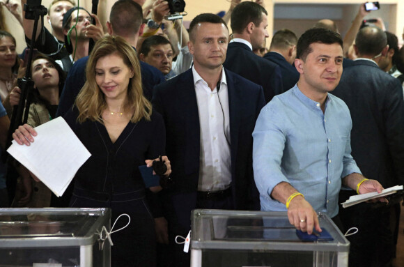 Volodymyr Zelensky et sa femme Olena votant à Kiev le 21 juillet 2019