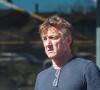 Exclusif - Sean Penn va retirer de l'argent à Malibu le 5 février 2022.