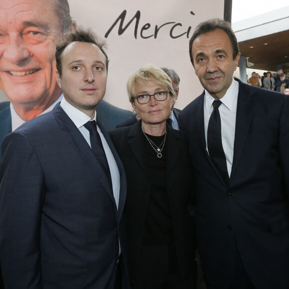 Claude Chirac, son mari Frédéric Salat-Baroux et son fils Martin Rey-Chirac se sont rendus au musée du président Jacques Chirac de Sarran en Corrèze le 5 octobre 2019.