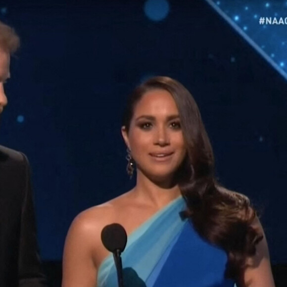 Le prince Harry, duc de Sussex, et Meghan Markle, duchesse de Sussex, ont reçu le "President's Award" aux NAACP Image Awards, pour leur travail d'aide à un refuge pour femmes du Texas. Le 27 février 2022.