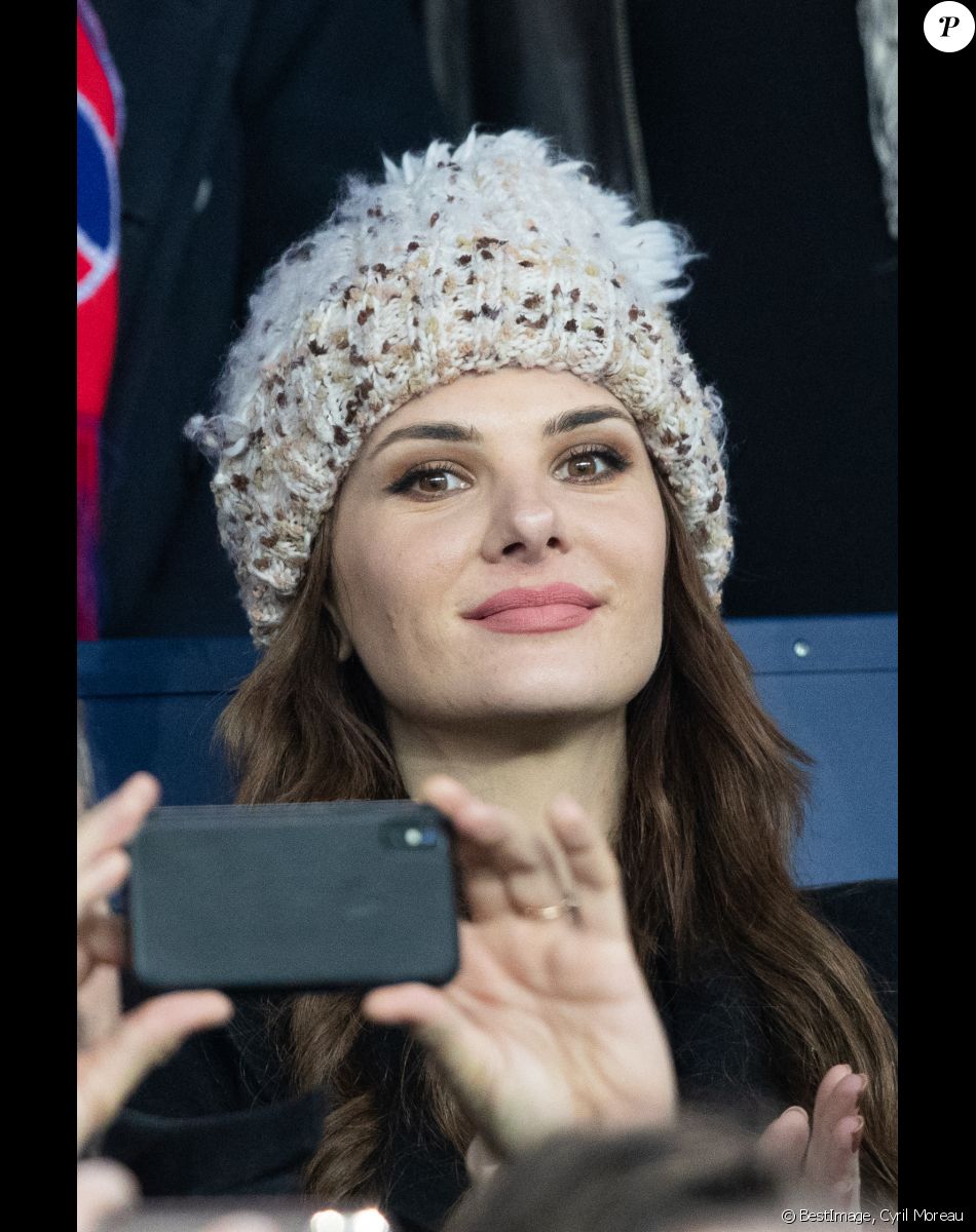 Alice Detollenaere (Miss Bourgogne 2010) dans les tribunes lors du match de championnat de Ligue 1 Conforama opposant le Paris Saint-Germain (PSG) aux Girondins de Bordeaux au Parc des Princes à Paris, France, le 23 février 2020. © Cyril Moreau/Bestimage