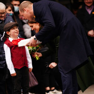 Le prince William, duc de Cambridge, et Catherine (Kate) Middleton, duchesse de Cambridge, au marché d'Abergavenny, Pays de Galles, Royaume Uni, le 1er mars 2022, pour voir l'importance des fournisseurs locaux pour les communautés rurales et pour marquer la Saint-David.