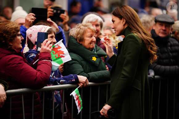 Catherine (Kate) Middleton, duchesse de Cambridge, au marché d'Abergavenny, Pays de Galles, Royaume Uni, le 1er mars 2022, pour voir l'importance des fournisseurs locaux pour les communautés rurales et pour marquer la Saint-David.