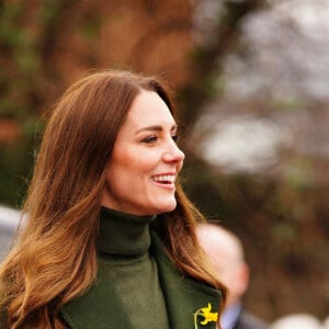 Catherine (Kate) Middleton, duchesse de Cambridge, au marché d'Abergavenny, Pays de Galles, Royaume Uni, le 1er mars 2022, pour voir l'importance des fournisseurs locaux pour les communautés rurales et pour marquer la Saint-David.