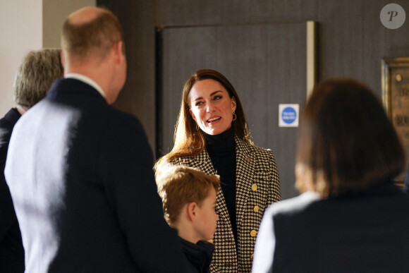 Le prince William, duc de Cambridge, et Catherine (Kate) Middleton, duchesse de Cambridge, accompagnés du prince George de Cambridge, viennent assister au match de rugby France - Ecosse (36-17) au stade Murrayfield à Edimbourg, le 26 février 2022.