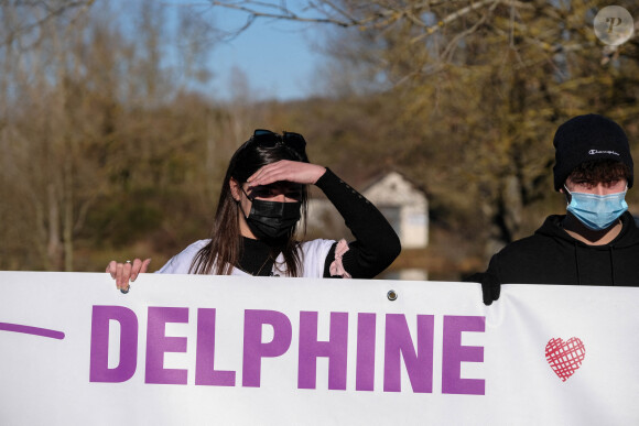 La famille et les proches se sont réunis pour une marche blanche en hommage à Delphine Jubillar, l'infirmière de 33 ans, disparue il y a un an, à Cagnac-les-Mines. Le 19 décembre 2021