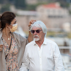 Bernie Ecclestone et sa femme Fabiana Flossi se promènent à Dubrovnik, le 24 juillet 2021.