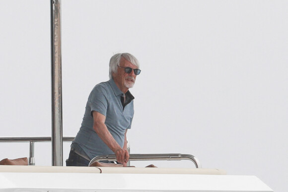 Exclusif - Bernie Ecclestone, sa femme Fabiana Flosi et sa fille Deborah en vacances en famille sur un yacht à Ibiza en Espagne, le 7 juillet 2019.