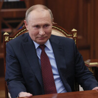 Un milliardaire influent prend la défense de Vladimir Poutine, un "homme honorable"