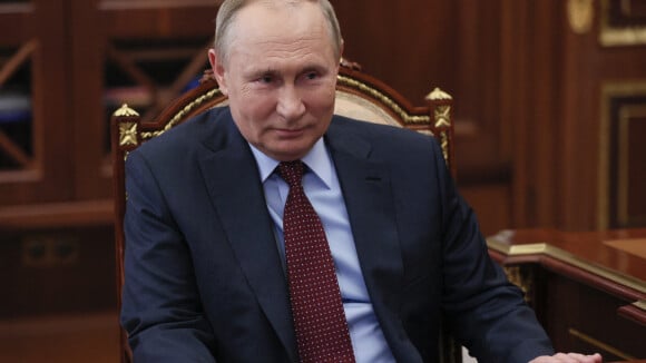 Un milliardaire influent prend la défense de Vladimir Poutine, un "homme honorable"