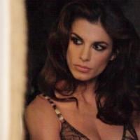 Regardez Elisabetta Canalis, Mme Clooney, devenir un sensuel mannequin lingerie pour Roberto Cavalli...