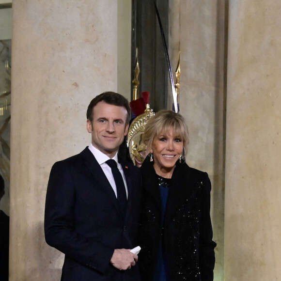 Le président Emmanuel Macron et Brigitte Macron - Arrivées au dîner offert par le président de la République en l'honneur de M. Marcelo Rebelo de Sousa, Président de la République portugaise au palais de l'Elysée à Paris le 11 février 2022