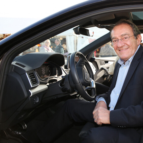 Exclusif - Jean-Pierre Pernaut reçoit le Prix Saint-Roch (Saint Patron des antiquaires) lors de la 96ème édition de la foire de Chatou (la plus célèbre et ancienne foire à la brocante de France) en France, le 14 mars 2018. © Denis Guignebourg/Bestimage 