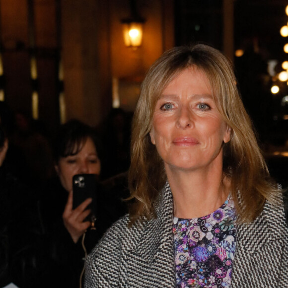 Karin Viard arrive au Jardin du Palais-Royal pour assister au défilé de mode Isabel Marant, automne-hiver 2022/2023. Paris, le 3 mars 2022 © Veeren-Christophe Clovis / Bestimage