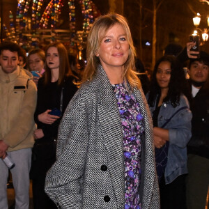 Karin Viard arrive au Jardin du Palais-Royal pour assister au défilé de mode Isabel Marant, automne-hiver 2022/2023. Paris, le 3 mars 2022 © Federico Pestellini / Panoramic / Bestimage