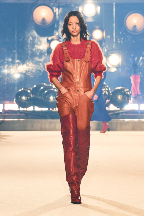 Défilé de mode Isabel Marant, collection automne-hiver 2022/2023, au Jardin du Palais-Royal. Paris, le 3 mars 2022.