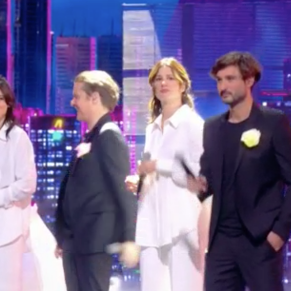 Les Enfoirés 2022 : Amel Bent très enceinte, l'adorable attention de Marc Lavoine